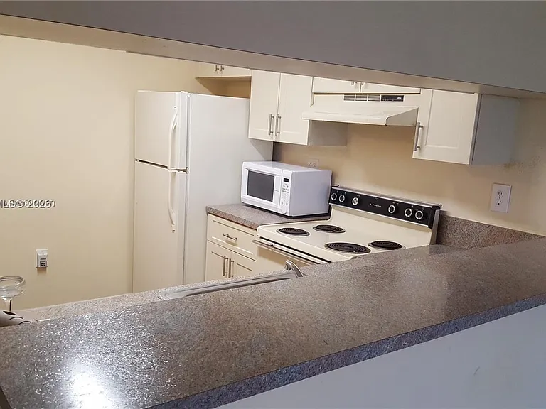 9823 Nob Hill Ct #9823 — Photo 9