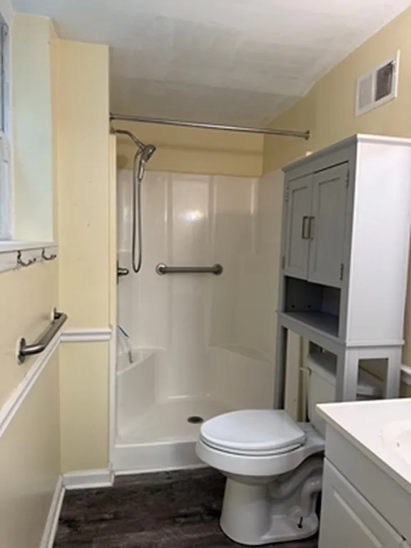 4 bed, 3.0 bath, 2250 sqft, $3,350 — Photo 4