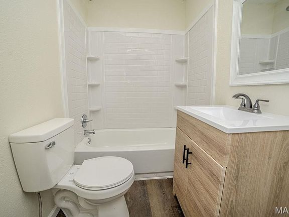 5th image of 669 Bennett St