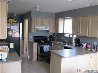 8112 Essex Ave, Warren, MI 48089