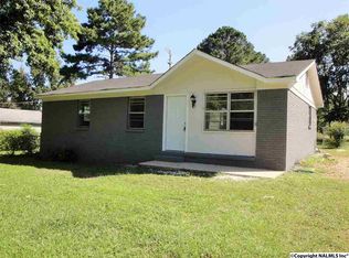 28 Diamond Dr, Hartselle, AL 35640