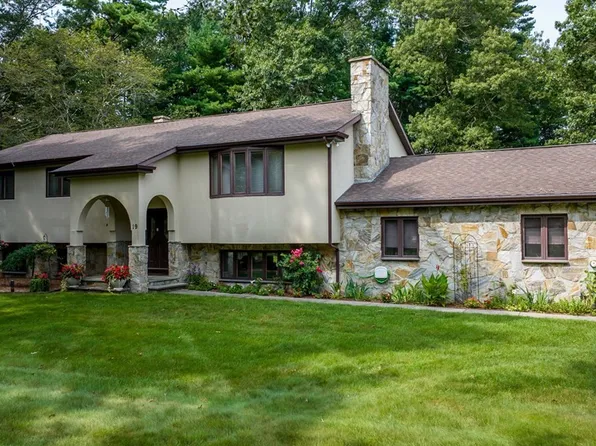 19 Beechwood Dr, Acushnet, MA 02743
