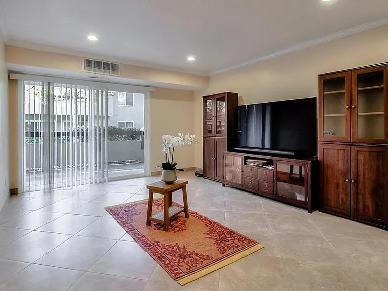 292 Tradewinds Dr #3 — Photo 4