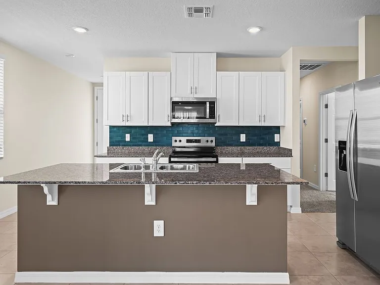 520 Kennedy Dr — Photo 22