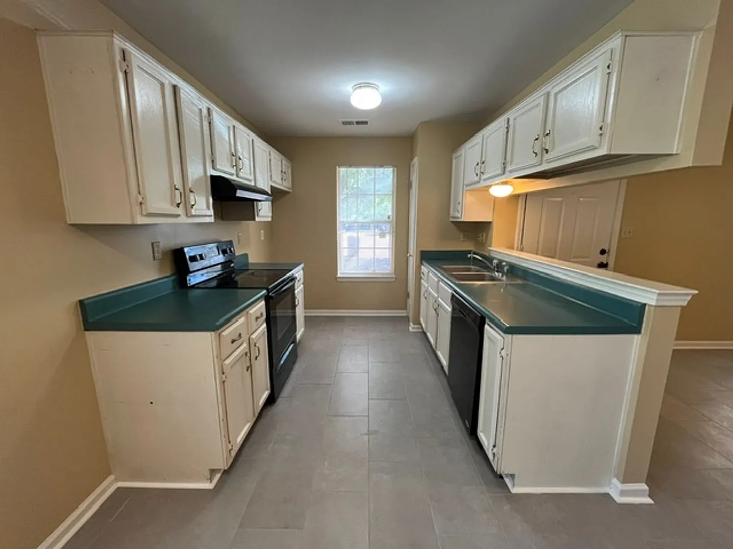Renovated 3 Bedroom 2 Bath Home for Rent!! — Photo 4