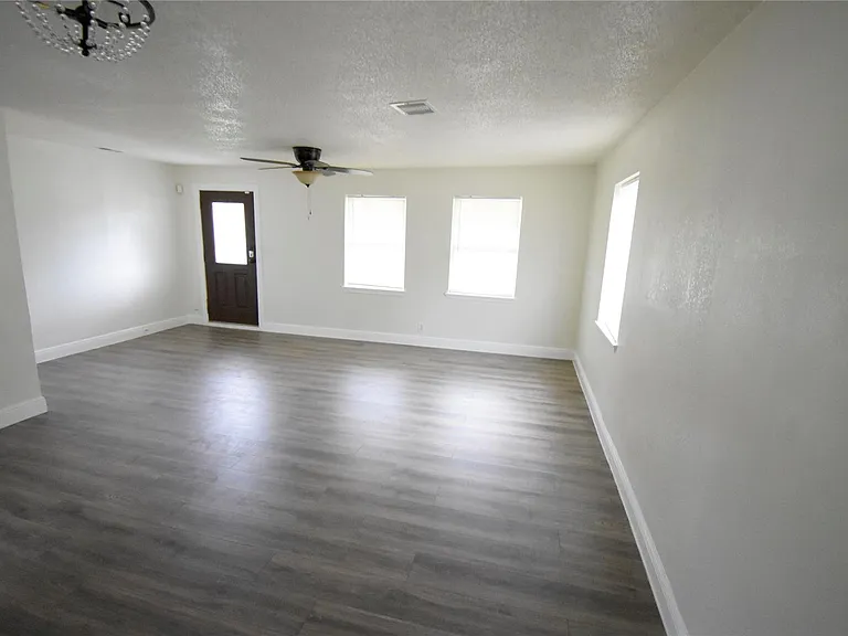 6229 Clover Ridge St — Photo 12