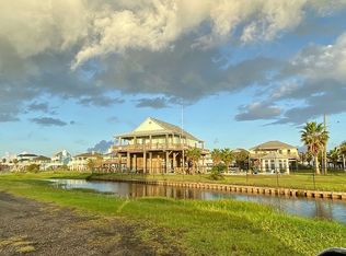 3241 Gulf Castle Dr, Crystal Beach, TX 77650