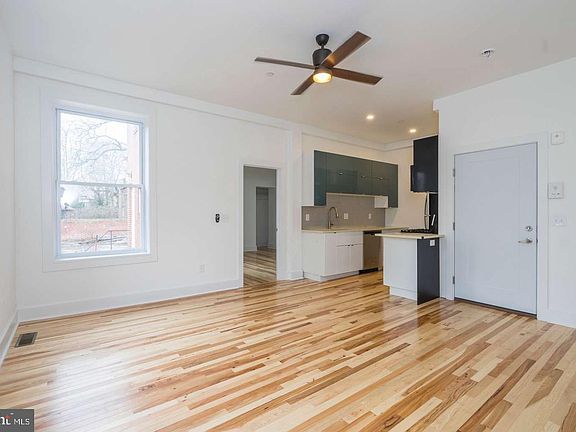 5th image of 4813-15 Chester Ave