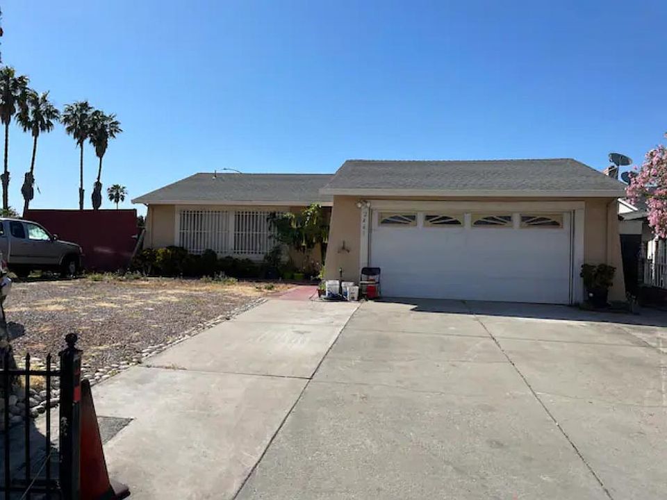 1st image of 2461 Dumont Cir