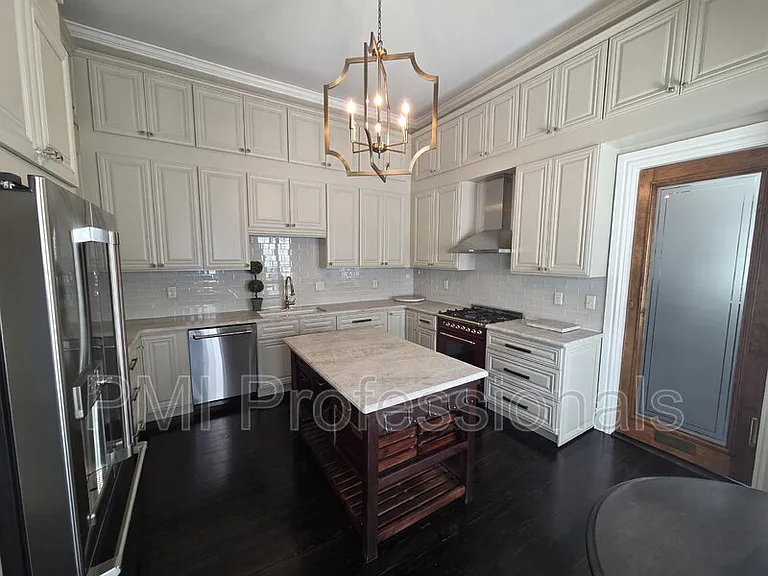 401 E Main St — Photo 7
