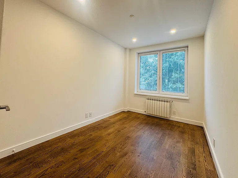689 Leonard St #2F — Photo 8