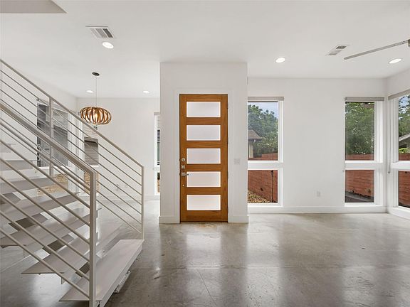 3rd image of 513 W Croslin St #B
