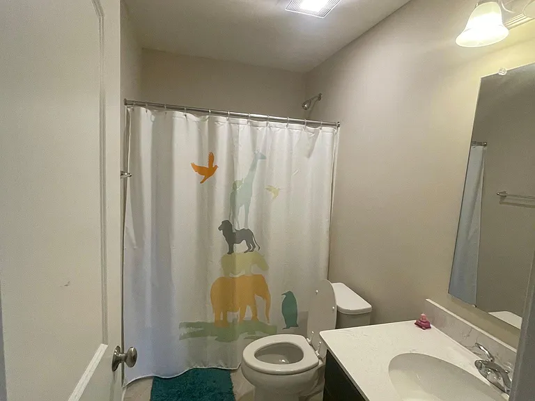 Common bath 2nd floor
