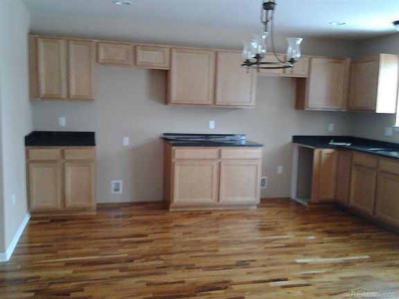 3rd image of 32008 Saint Margaret St