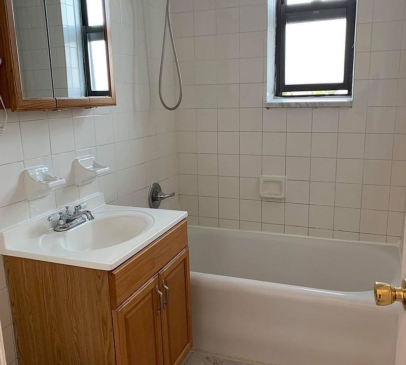 2nd image of 6802 Ridge Blvd #N4