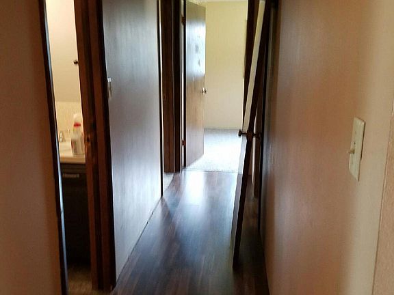 5th image of 805 S Oak St