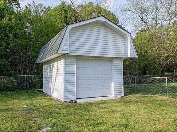 3rd image of 4424 Highgate Cir