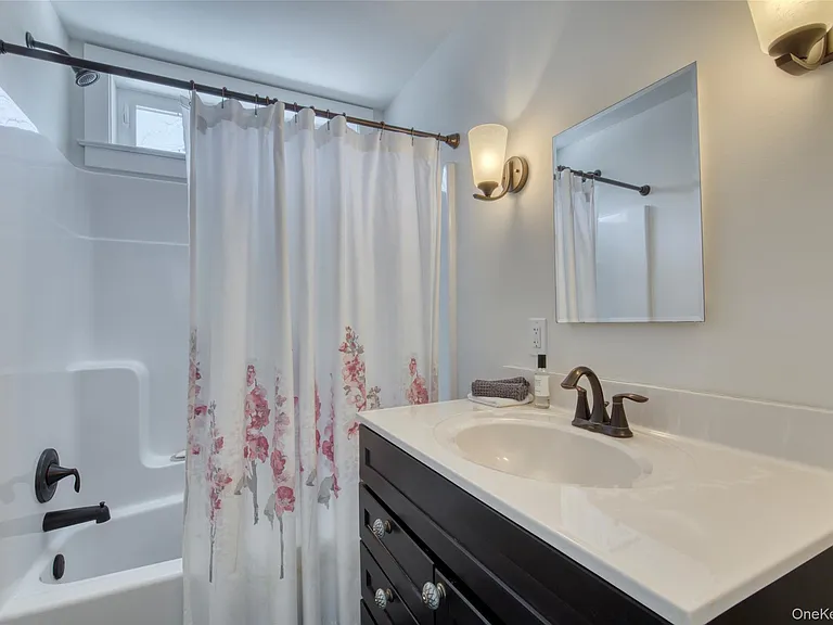 13595 Soundview Ave — Photo 8