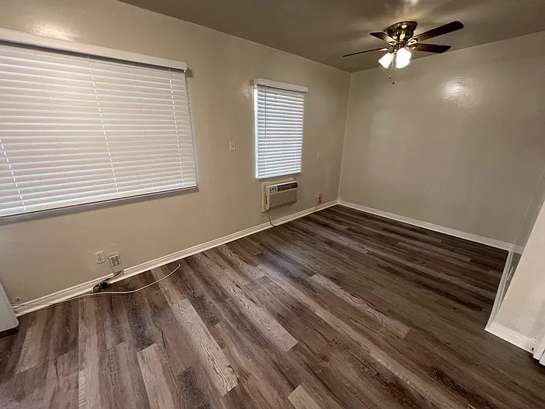 2833 Huron St — Photo 3