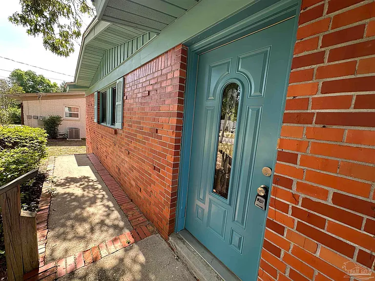 3801 Forest Glen Dr — Photo 2