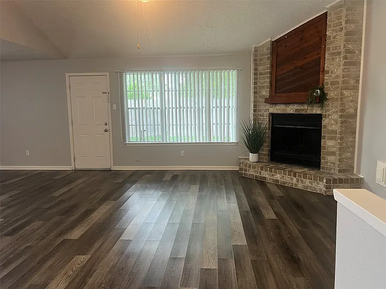 1202 Manorglen Dr — Photo 16