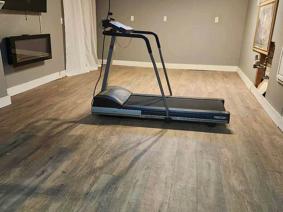 Basement flex area (1/2)