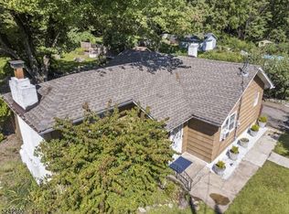 25 Ashbrook Ln, West Milford, NJ 07480