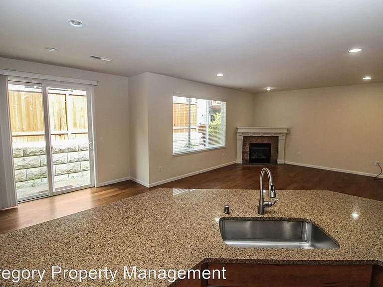 19523 33rd Dr SE — Photo 24