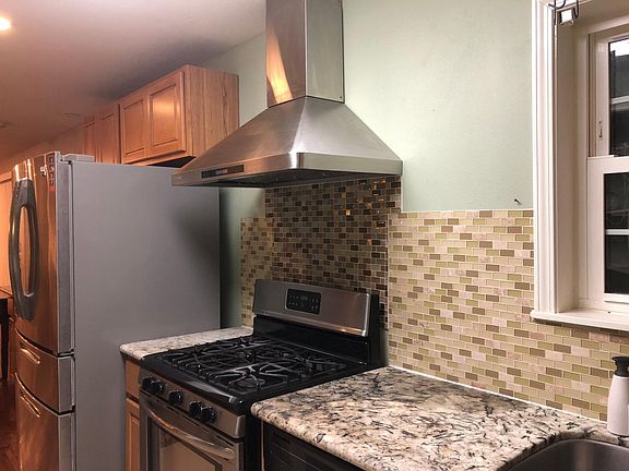 4th image of 616 Birch St