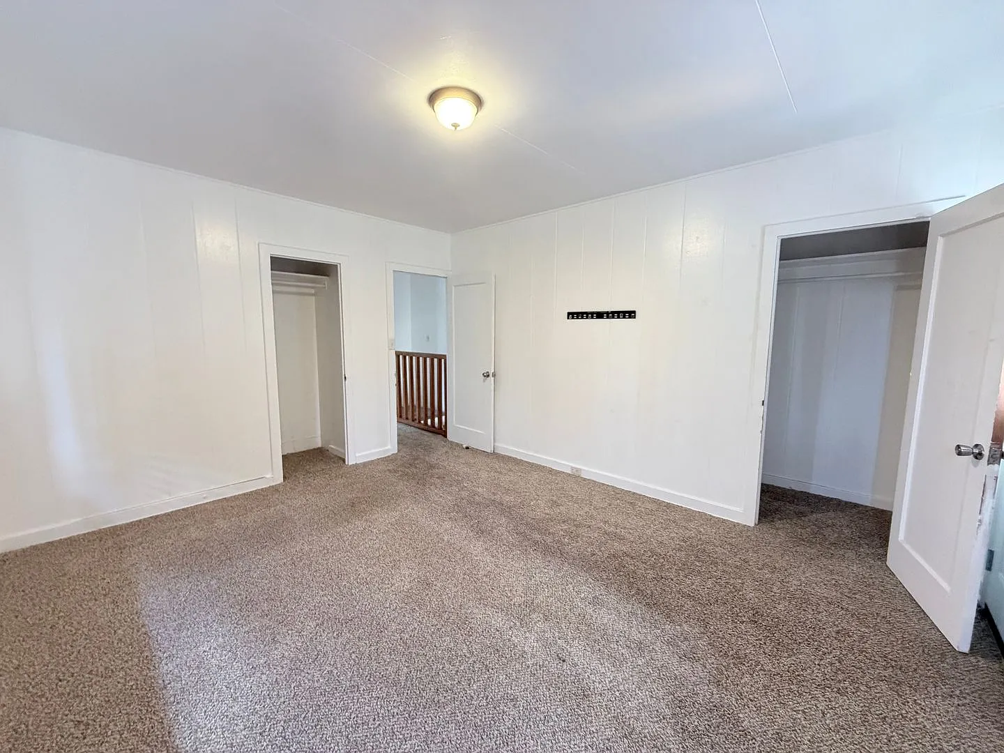 Spacious Two-Level 2BR/1BA Near Ritz-Carlton & Waikiki Beach — Photo 3