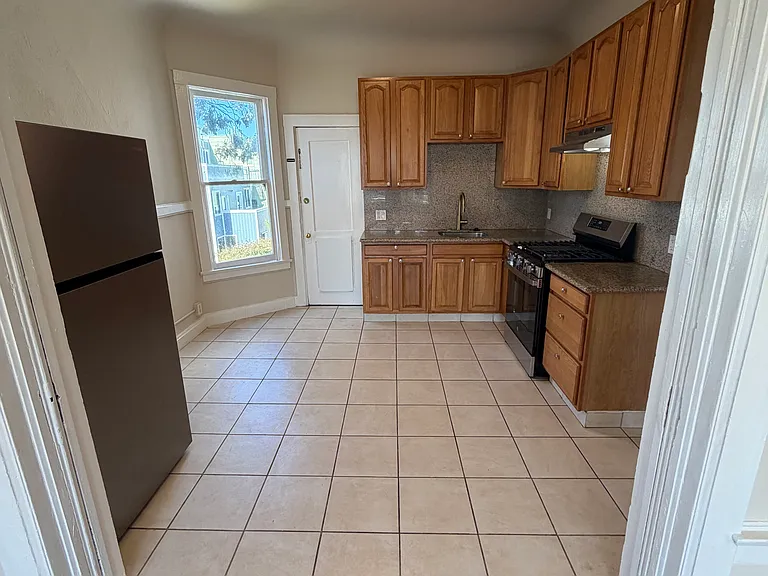 35 Belvedere St #5 — Photo 9