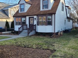 221 Syril Dr, Geneva, IL 60134