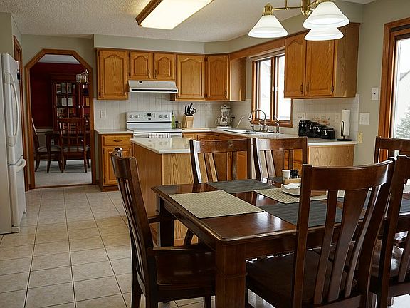 Kitchen (overlooks the Lake)