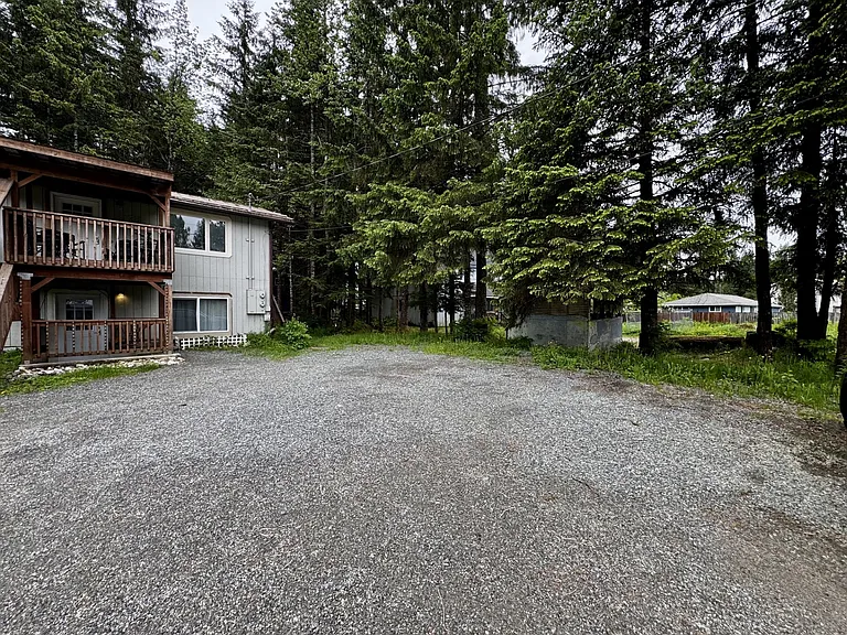 8178 Threadneedle St #B — Photo 3