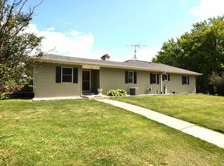 219 Birchcrest Rd, Horicon, WI 53032