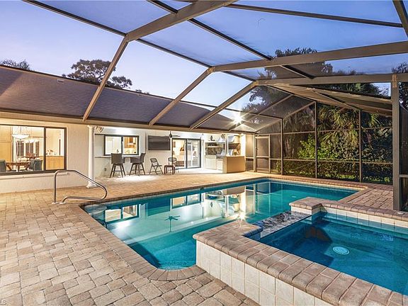 4th image of 28410 WINTHROP CIR