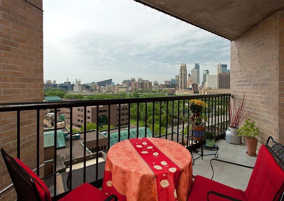 1st image of 110 1st Ave NE Unit F1201