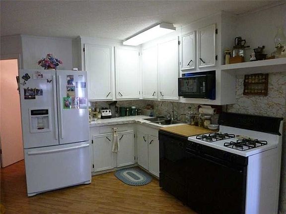 2nd image of 910 8th Ave