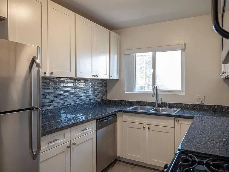 14857 Hartsook St #6 — Photo 16