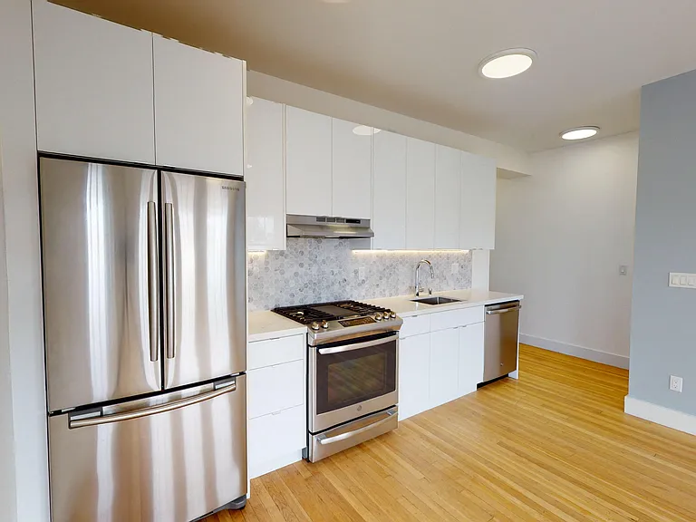 1290 Grove St — Photo 2
