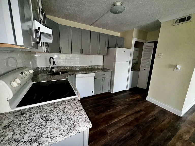 8205 Sun Spring Cir #72 — Photo 4
