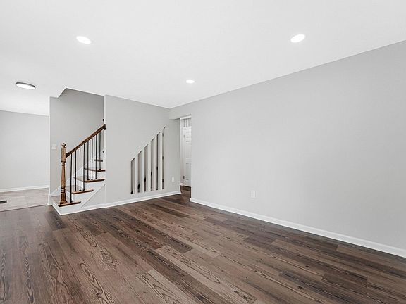 5th image of 5302 Stockton Ct