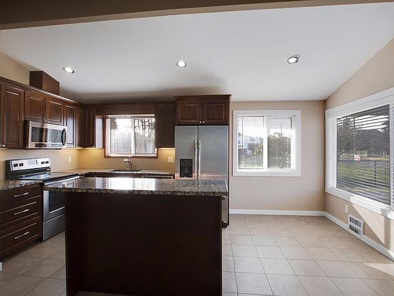 5th image of 5807 108th Avenue Ct E