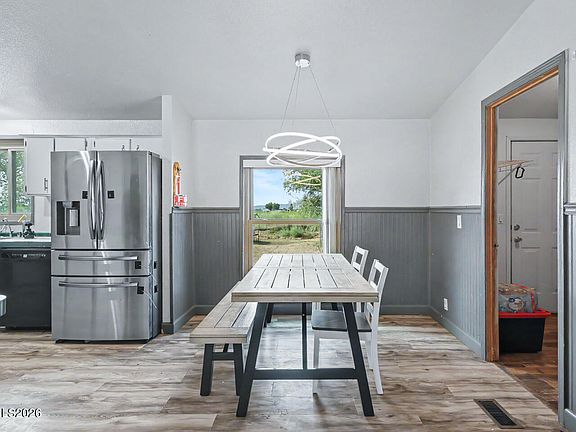 5th image of 3330 Della Cir
