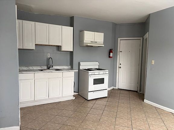 3rd image of 176-178 12th Ave APT 2L