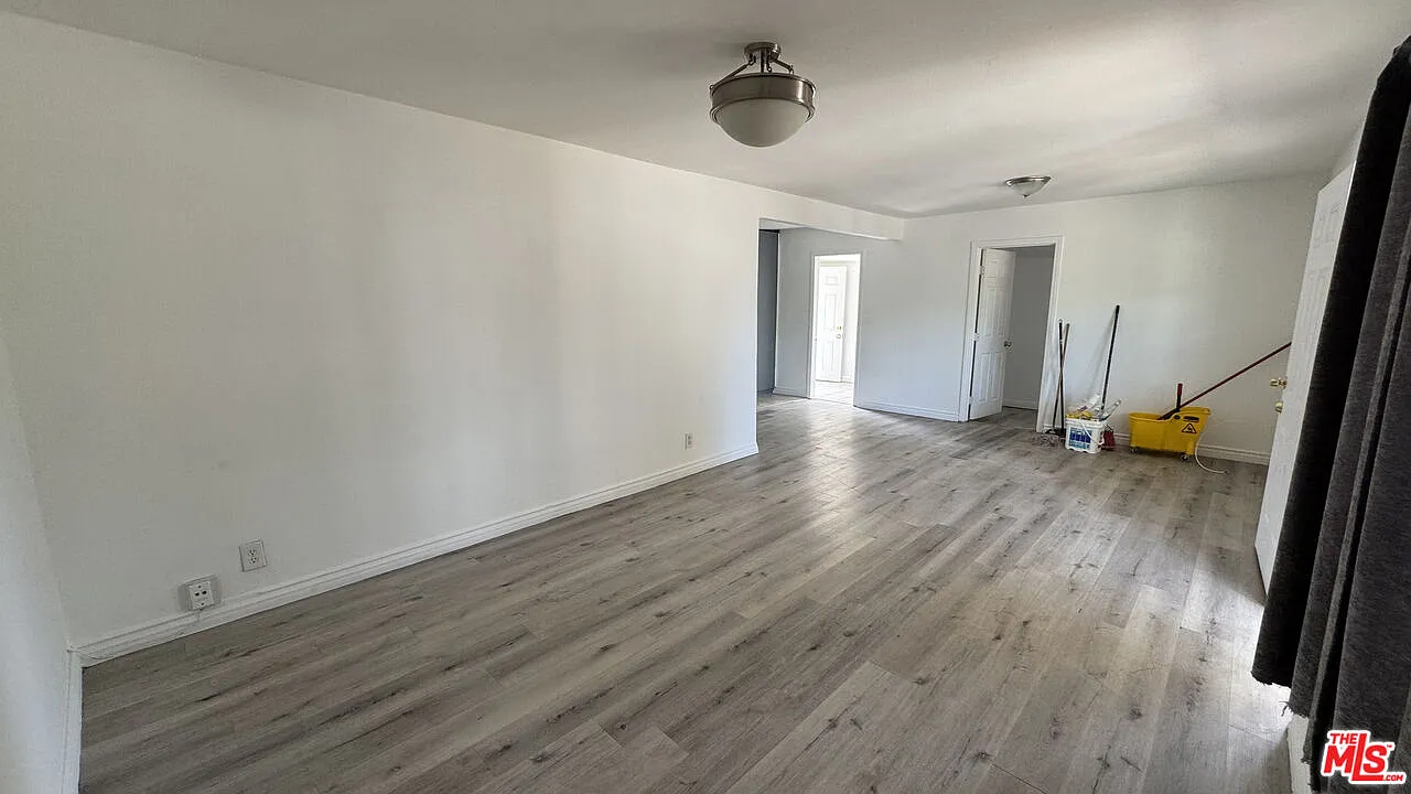 4 bed, 2.0 bath, 2222 sqft, $3,700 — Photo 2