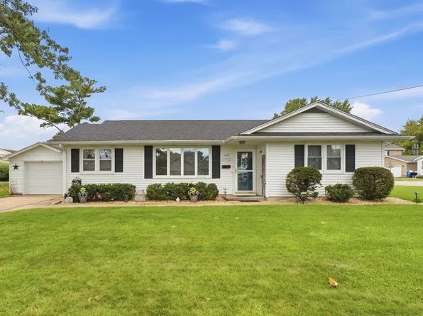 1121 3rd Ave, De Witt, IA 52742