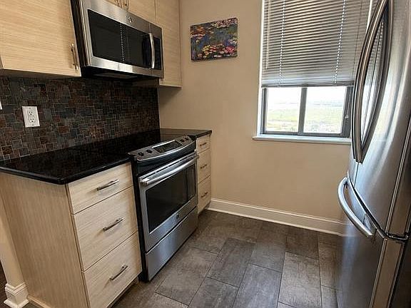 4th image of 100 S Berkley Sq Unit 21N