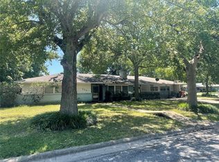 405 Rainey St, Bonham, TX 75418