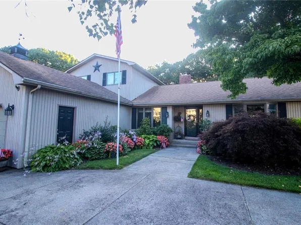 122 Elton Cir, Cranston, RI 02921